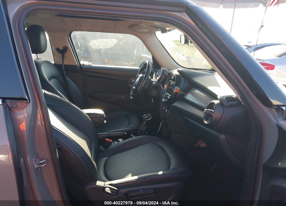 2019 MINI HARDTOP COOPER VIN: WMWXU1C52K2F82576