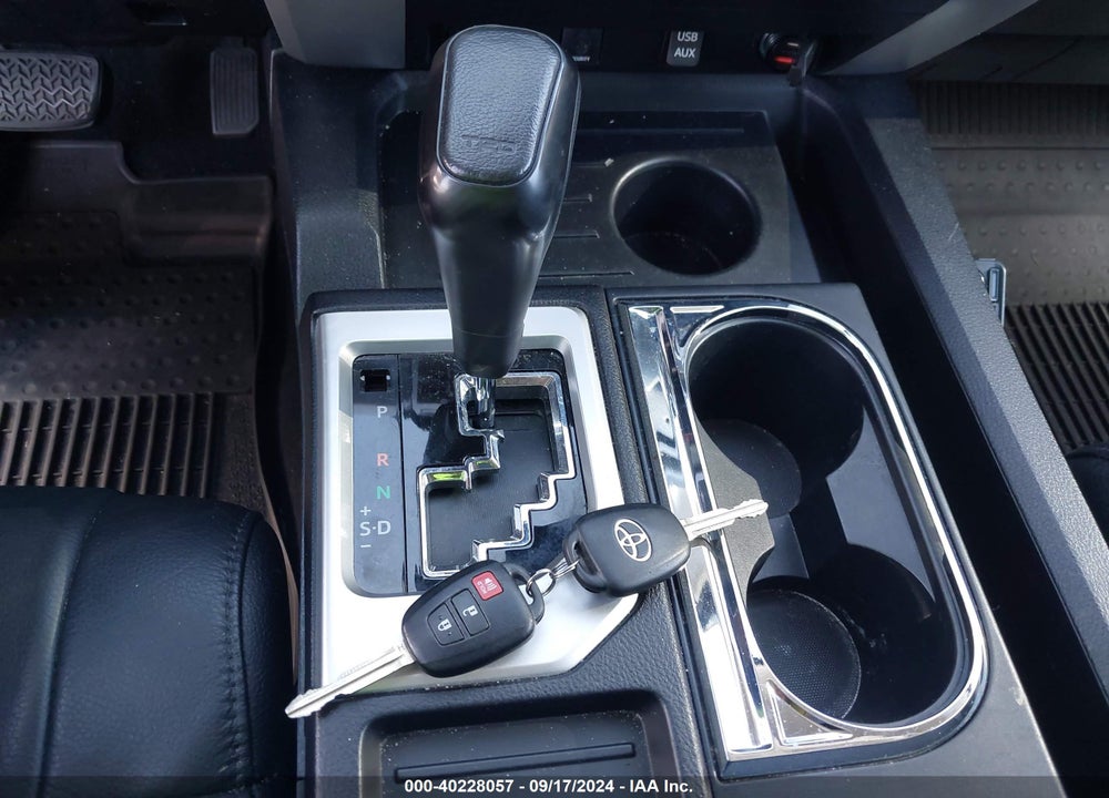 2018 TOYOTA TUNDRA LIMITED 5.7L V8 VIN: 5TFHY5F13JX745701