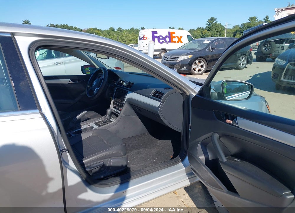 2013 VOLKSWAGEN PASSAT 2.5L SE VIN: 1VWBP7A38DC053813