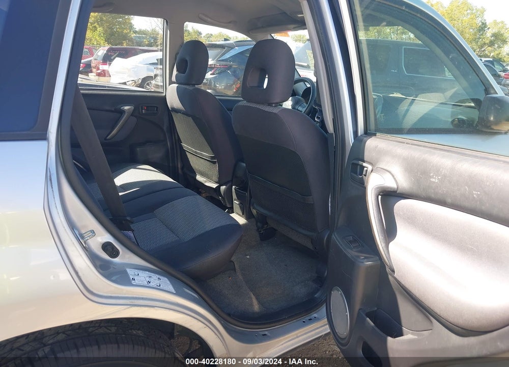 2004 TOYOTA RAV4 VIN: JTEGD20V240043685