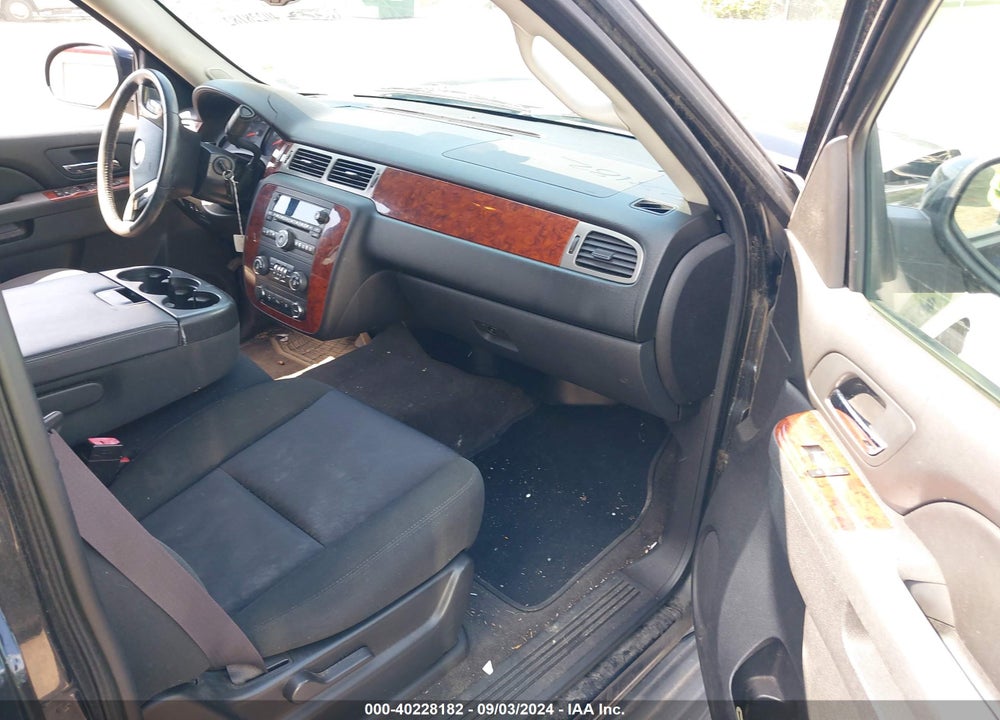 2011 CHEVROLET TAHOE LS VIN: 1GNSKAE07BR118070