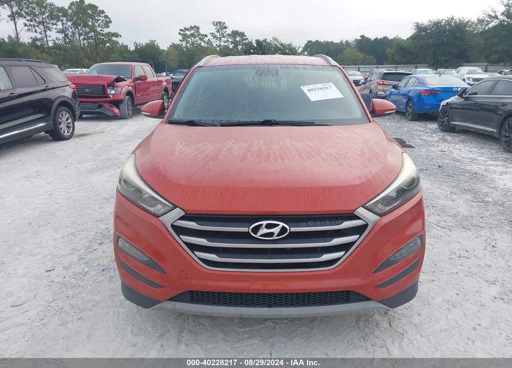2017 HYUNDAI TUCSON VIN: KM8J33A29HU358808
