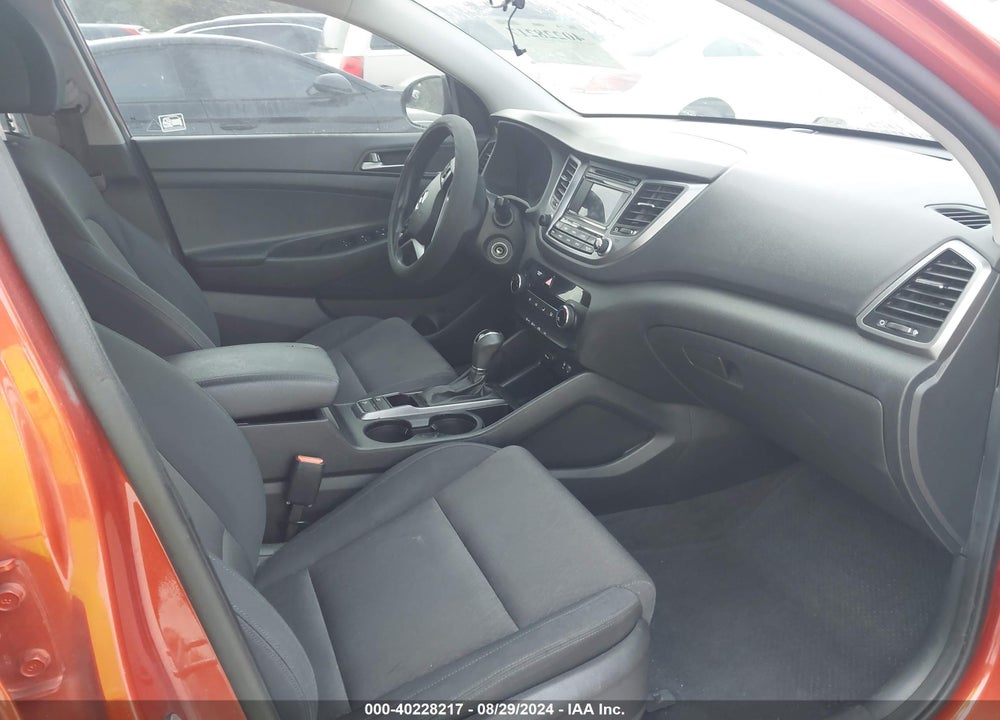 2017 HYUNDAI TUCSON VIN: KM8J33A29HU358808