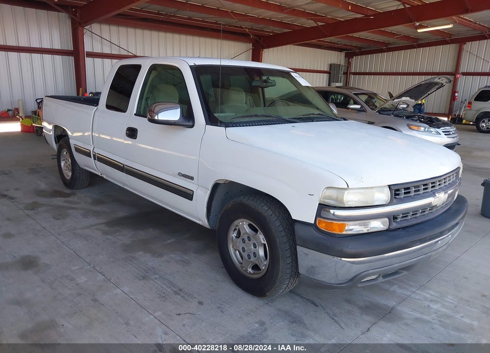2002 CHEVROLET SILVERADO 1500 LS VIN: 2GCEC19V621216704