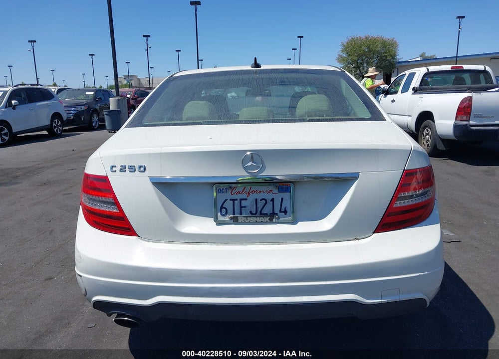 2012 MERCEDES-BENZ C 250 LUXURY/SPORT VIN: WDDGF4HB0CA605361