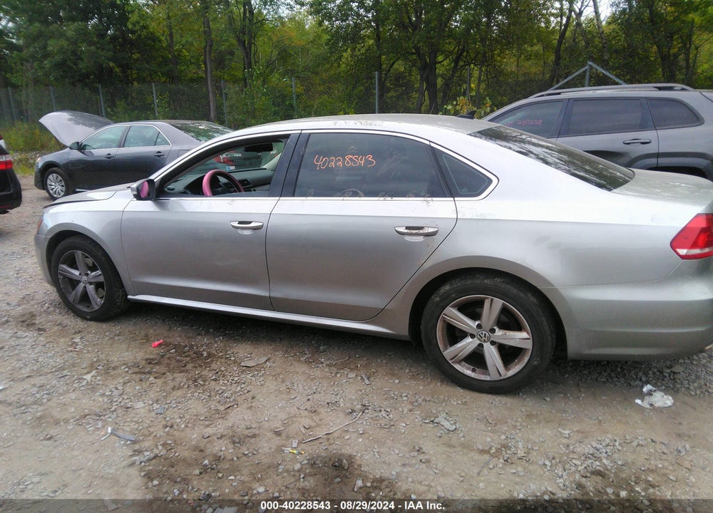 2013 VOLKSWAGEN PASSAT 2.5L SE VIN: 1VWBP7A38DC031956