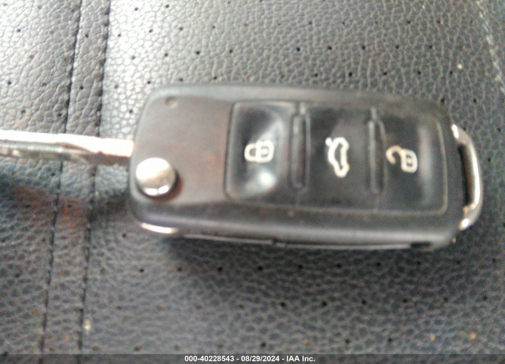 2013 VOLKSWAGEN PASSAT 2.5L SE VIN: 1VWBP7A38DC031956