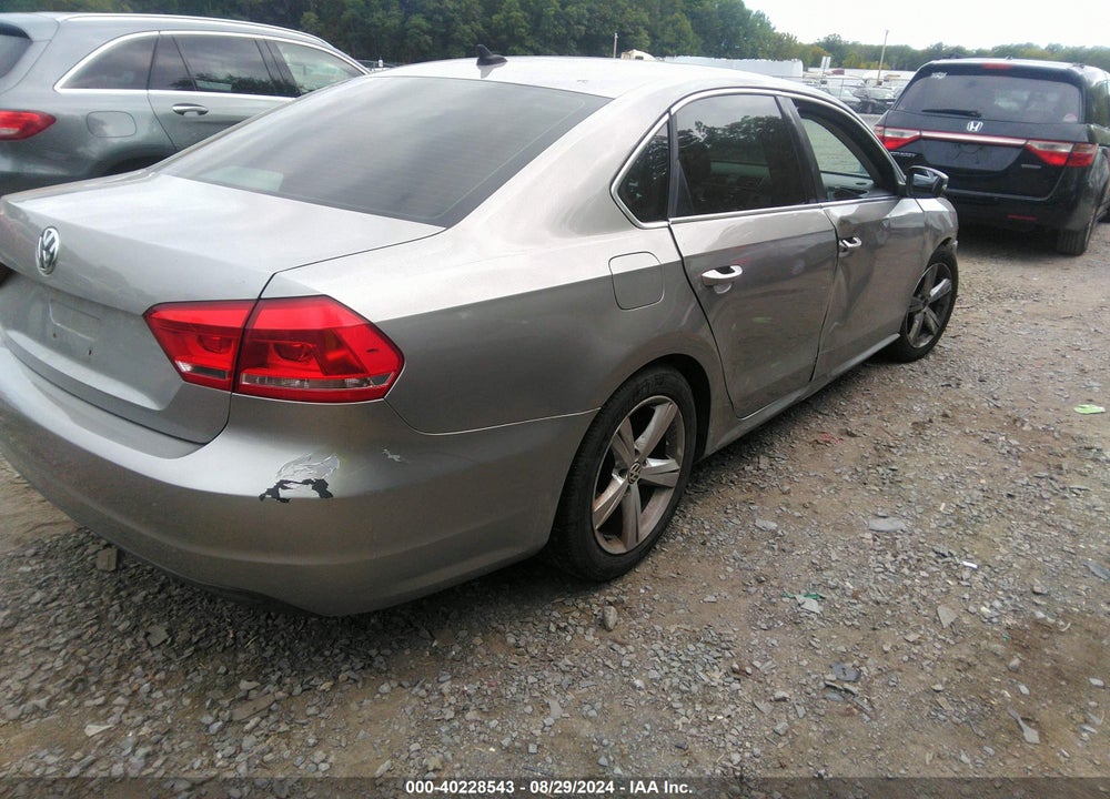 2013 VOLKSWAGEN PASSAT 2.5L SE VIN: 1VWBP7A38DC031956