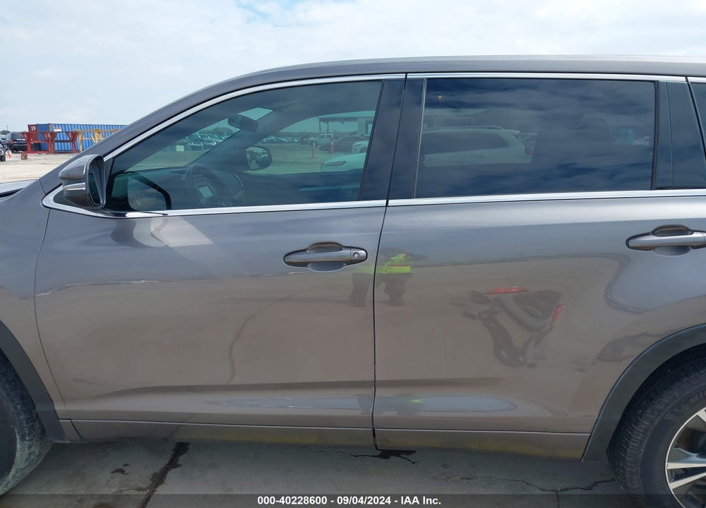 2017 TOYOTA HIGHLANDER LE VIN: 5TDZARFH4HS024316