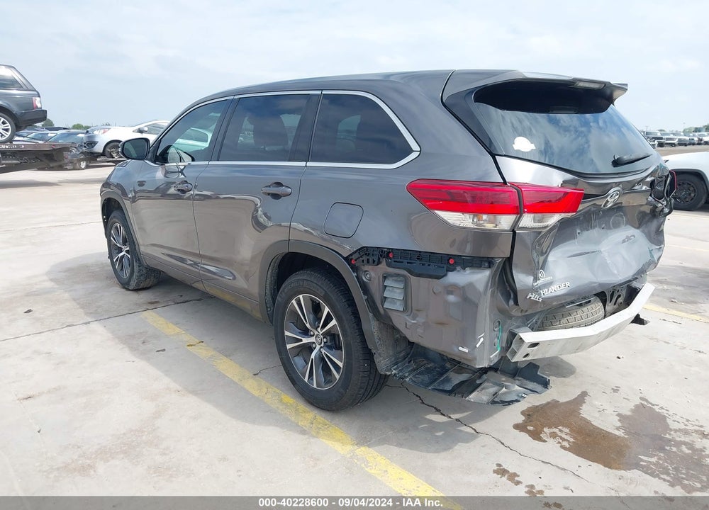 2017 TOYOTA HIGHLANDER LE VIN: 5TDZARFH4HS024316
