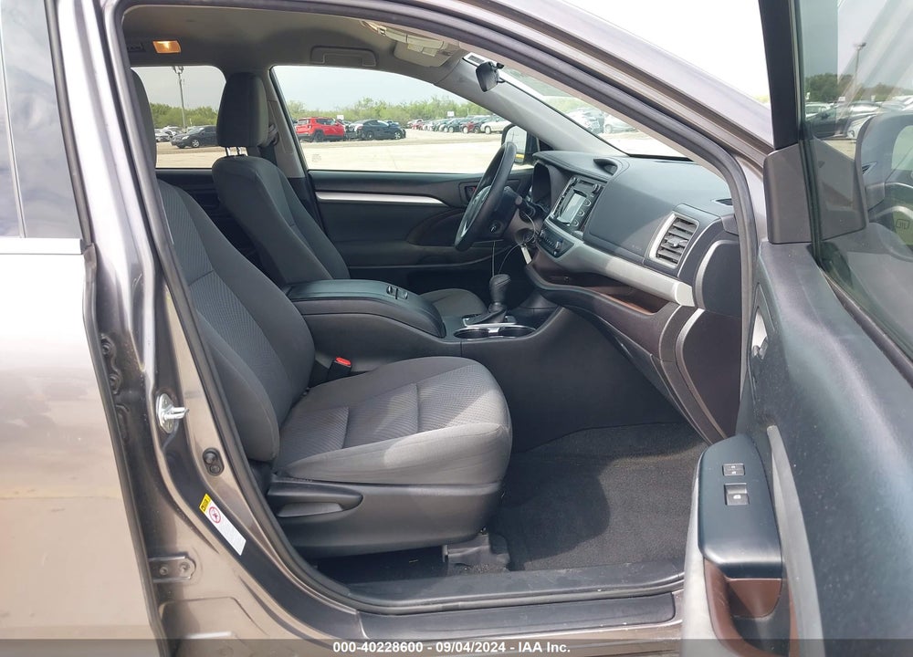 2017 TOYOTA HIGHLANDER LE VIN: 5TDZARFH4HS024316