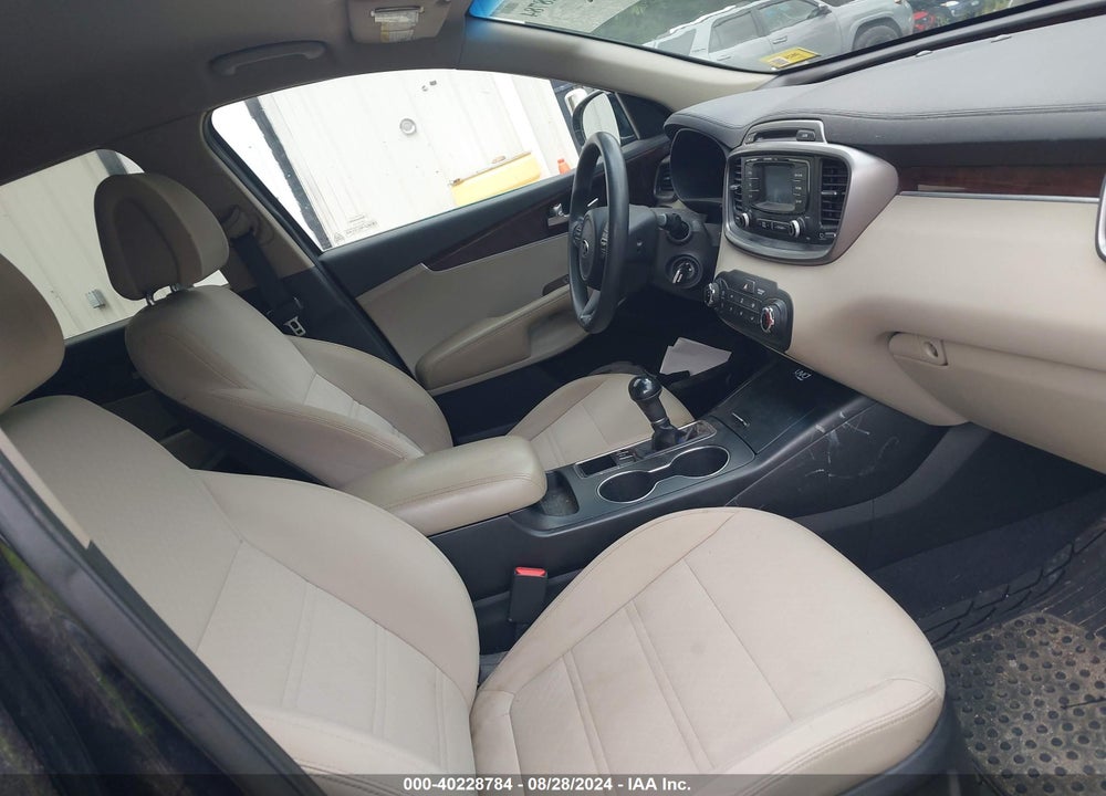 2016 KIA SORENTO 2.4L LX VIN: 5XYPGDA38GG007289