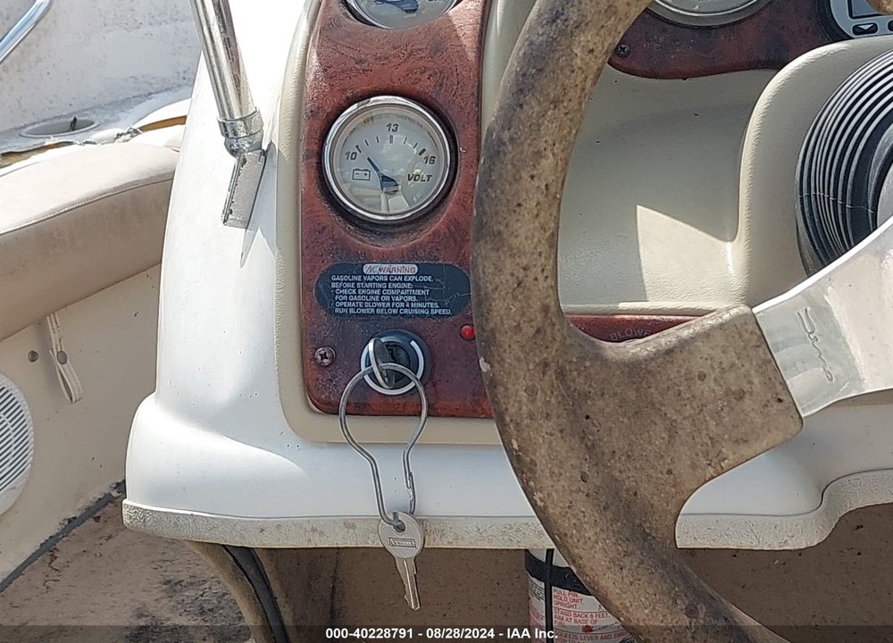 2000 LARSON BOAT VIN: LAR60337C000