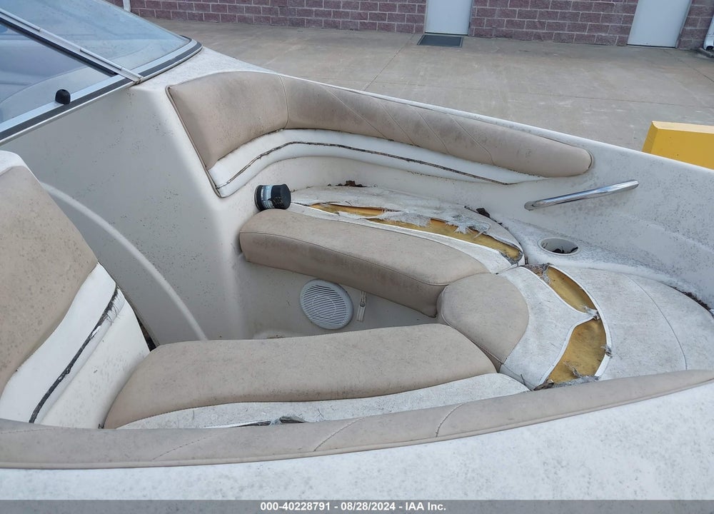 2000 LARSON BOAT VIN: LAR60337C000