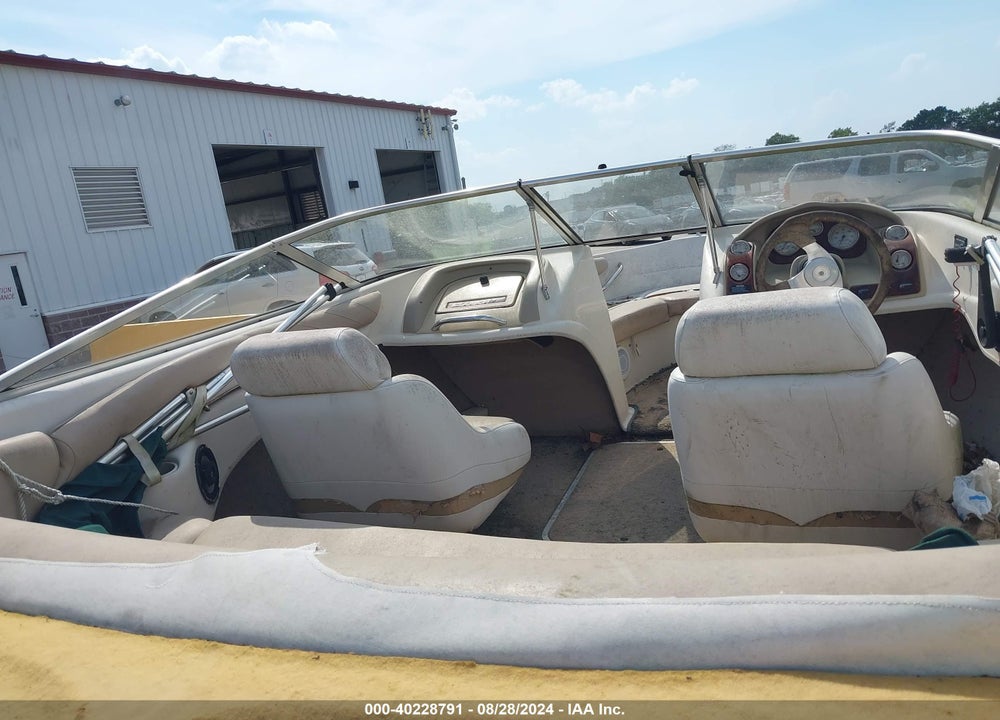 2000 LARSON BOAT VIN: LAR60337C000