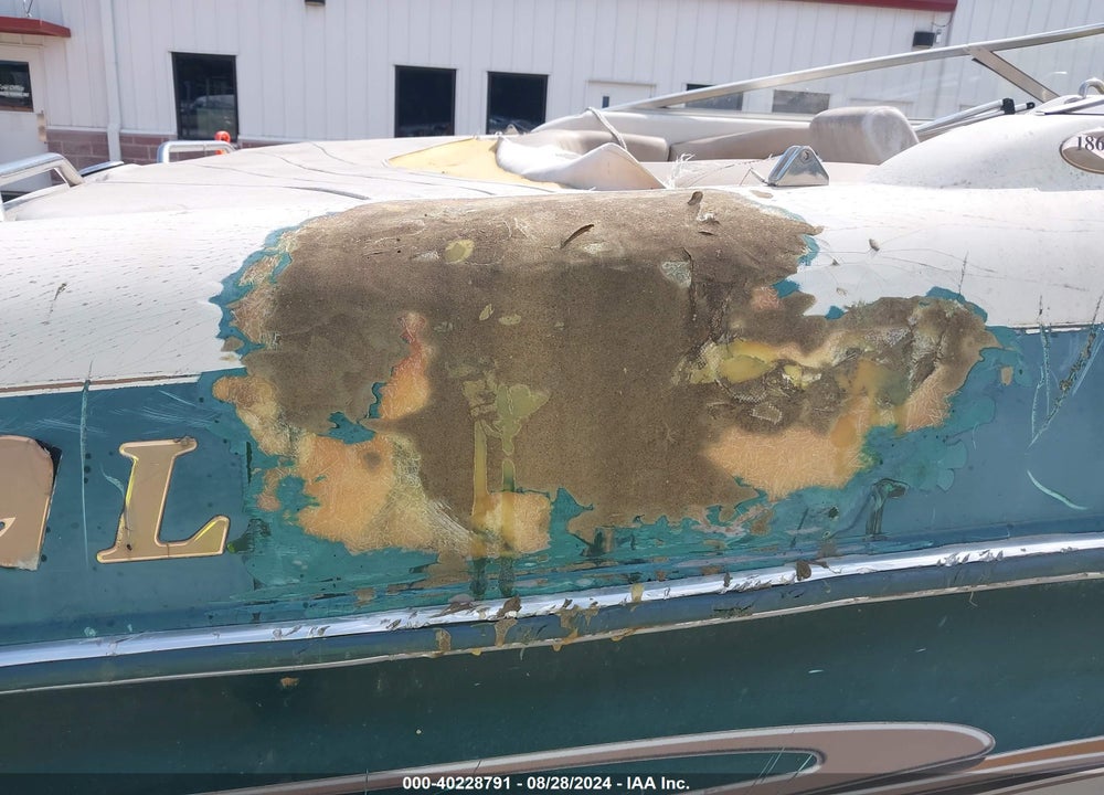2000 LARSON BOAT VIN: LAR60337C000