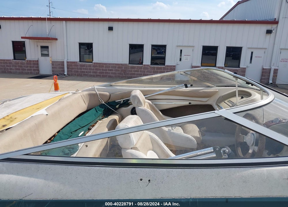 2000 LARSON BOAT VIN: LAR60337C000