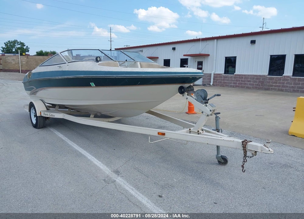 2000 LARSON BOAT VIN: LAR60337C000