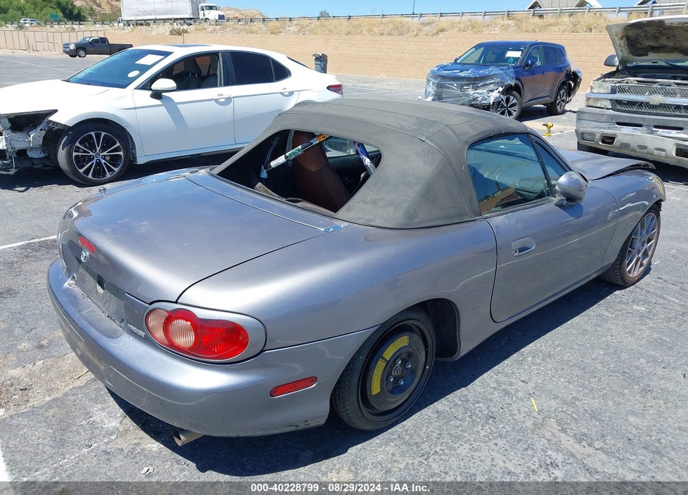 2002 MAZDA MX-5 MIATA CLOTH/LS/SE VIN: JM1NB353120228984