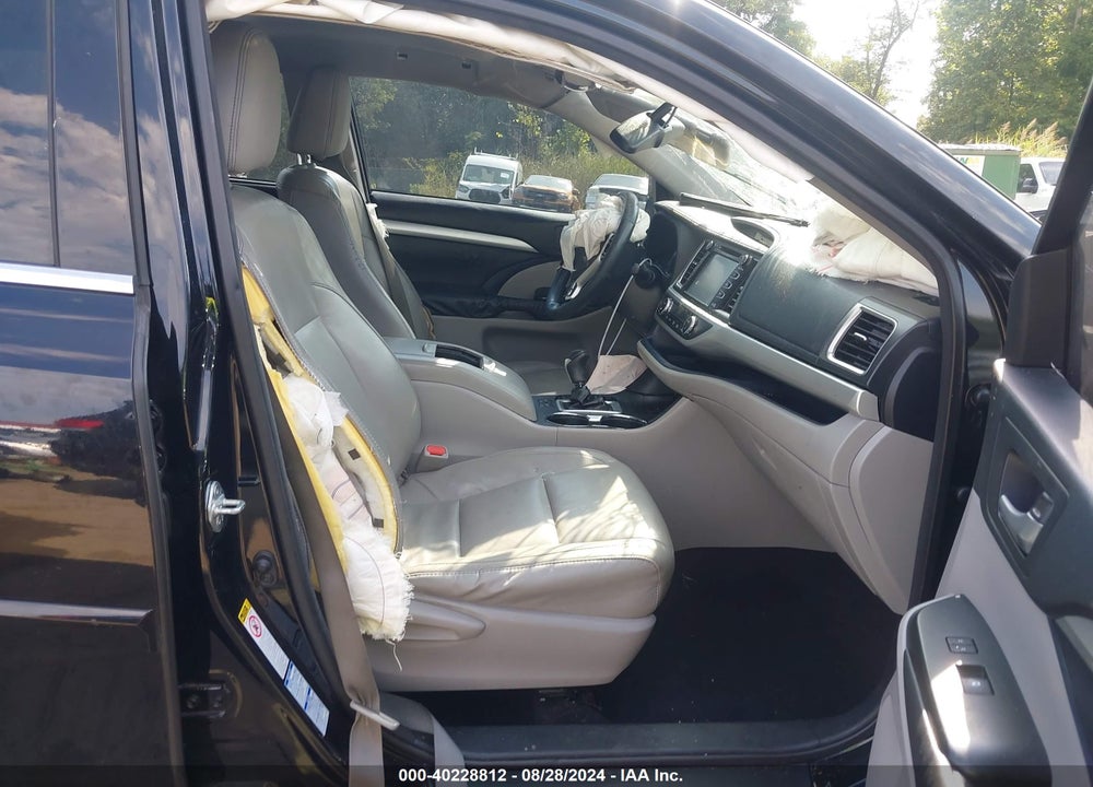 2015 TOYOTA HIGHLANDER XLE V6 VIN: 5TDJKRFH9FS114195