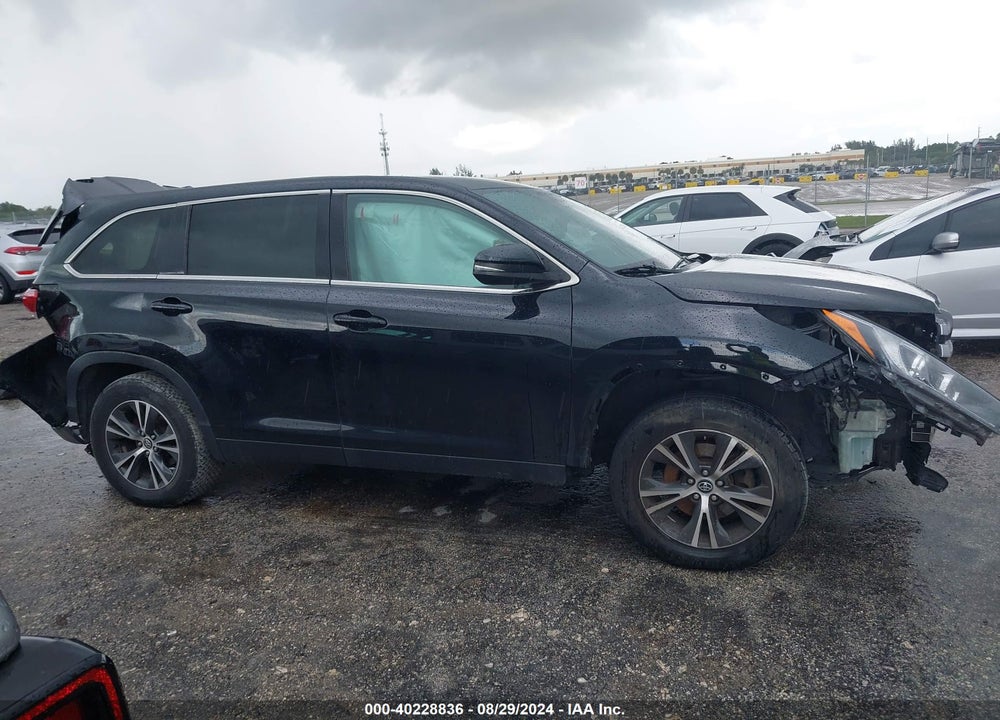 2019 TOYOTA HIGHLANDER LE VIN: 5TDZZRFH2KS313002