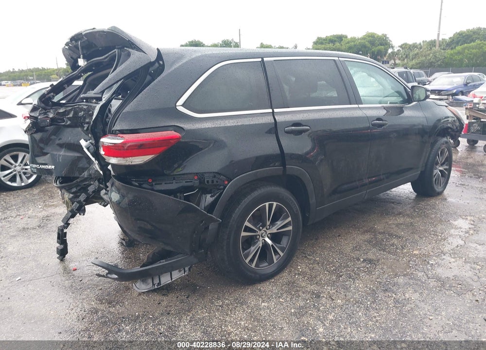 2019 TOYOTA HIGHLANDER LE VIN: 5TDZZRFH2KS313002