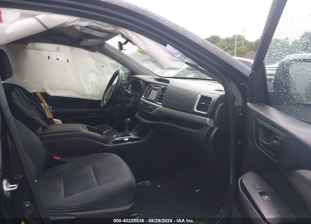 2019 TOYOTA HIGHLANDER LE VIN: 5TDZZRFH2KS313002