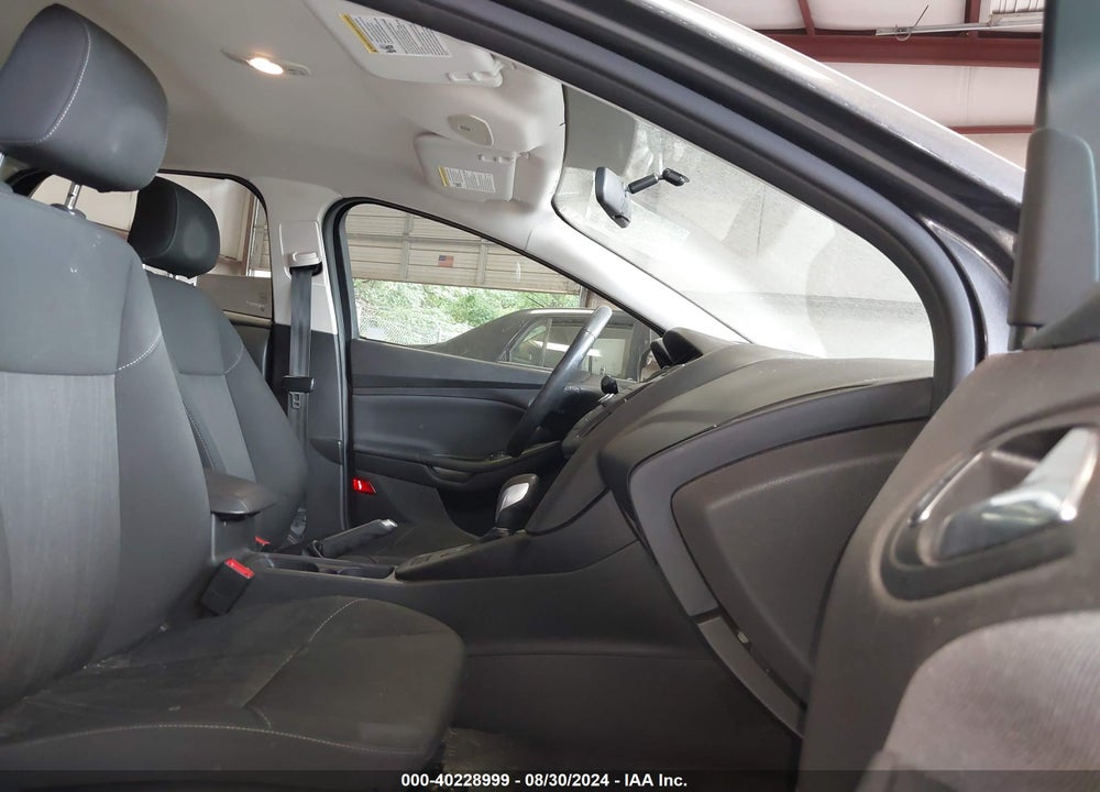 2018 FORD FOCUS SE VIN: 1FADP3F2XJL258460