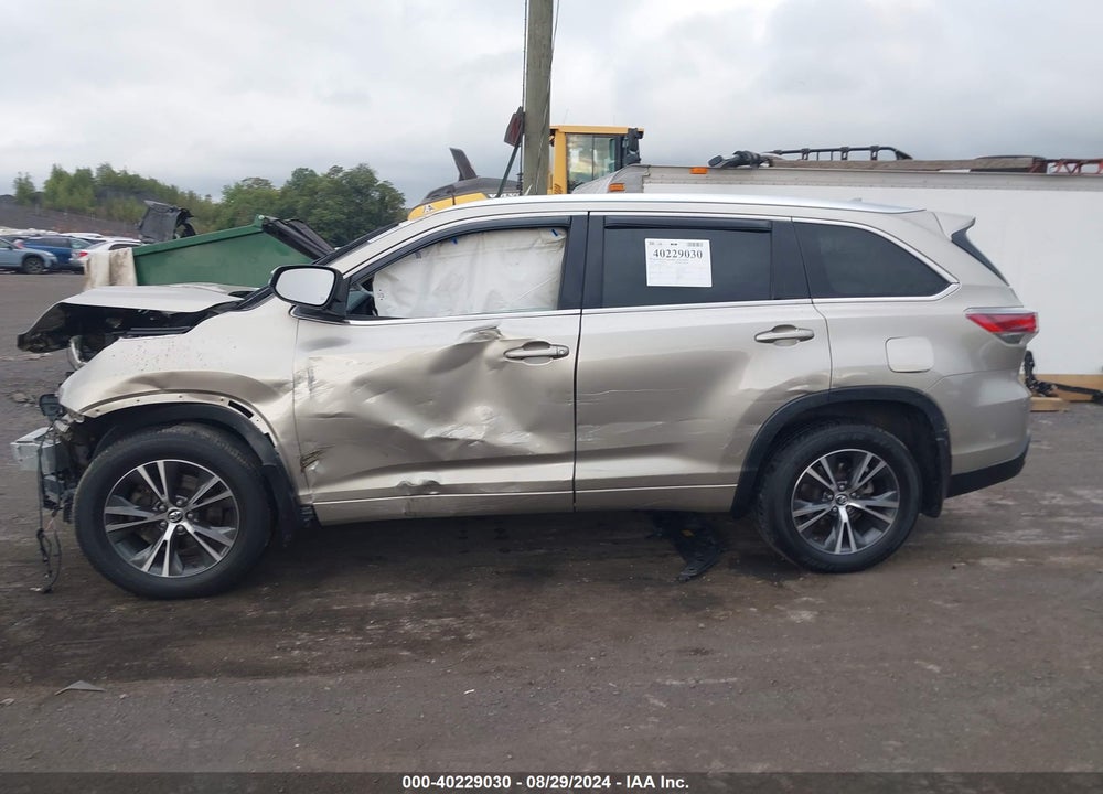 2016 TOYOTA HIGHLANDER XLE V6 VIN: 5TDJKRFH4GS321174