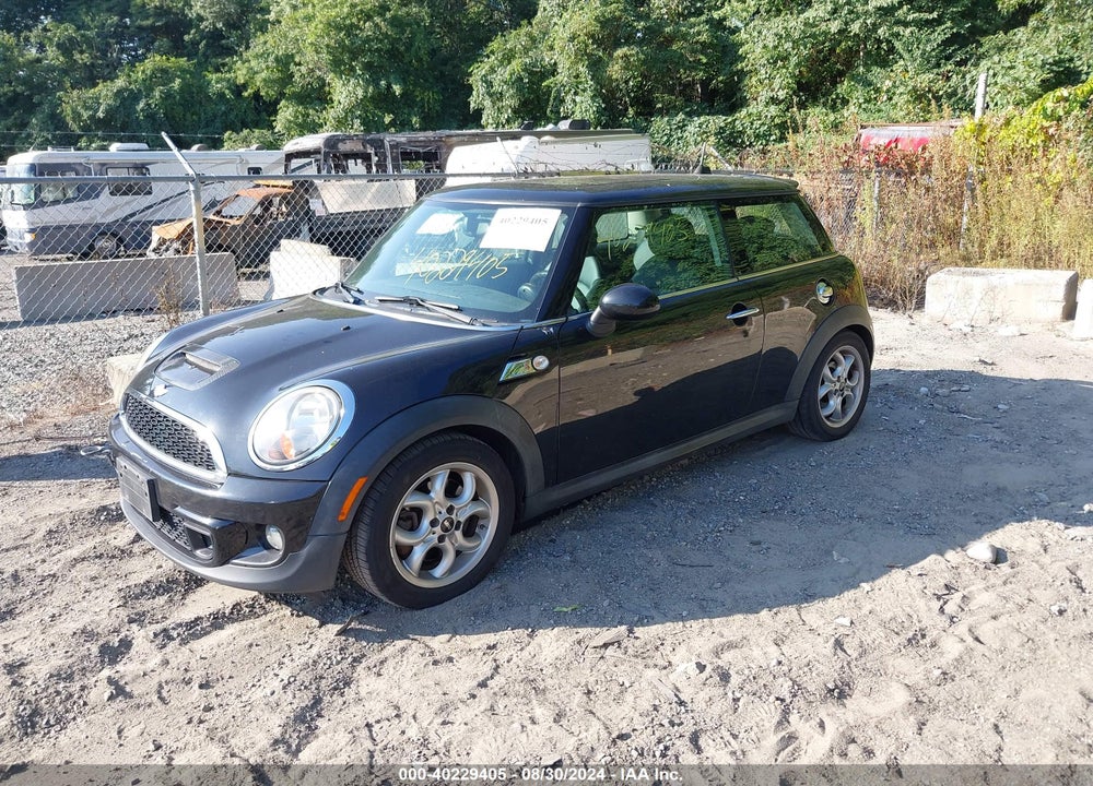 2011 MINI COOPER S VIN: WMWSV3C5XBTY10835
