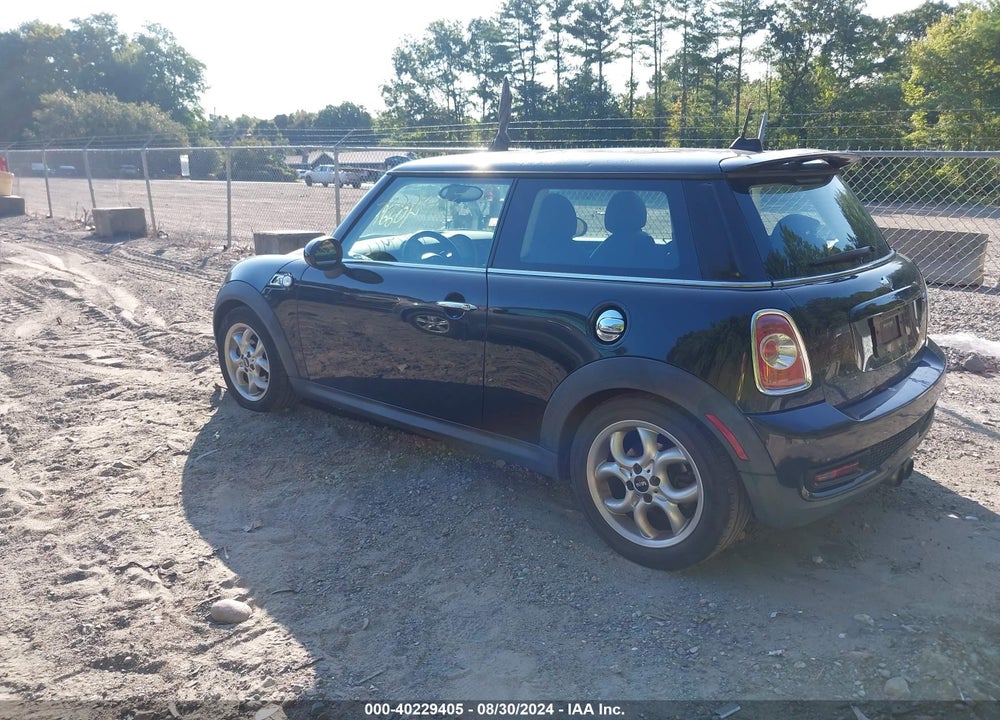 2011 MINI COOPER S VIN: WMWSV3C5XBTY10835