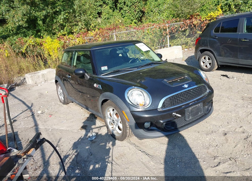 2011 MINI COOPER S VIN: WMWSV3C5XBTY10835