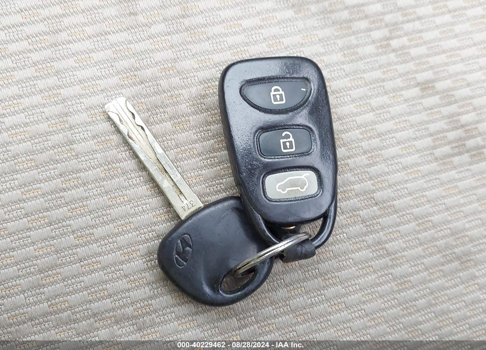 2011 HYUNDAI ELANTRA TOURING GLS VIN: KMHDB8AE1BU088617
