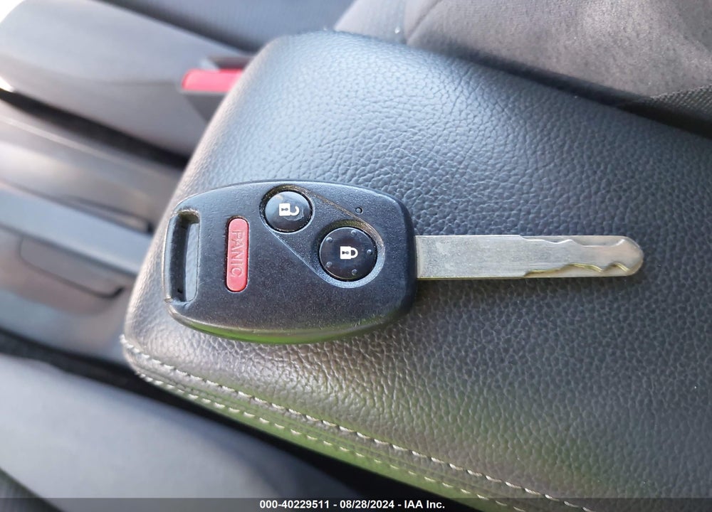 2013 HONDA FIT VIN: JHMGE8H35DC066477