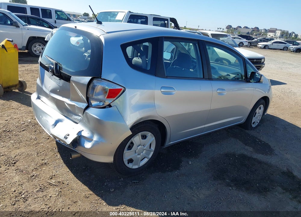 2013 HONDA FIT VIN: JHMGE8H35DC066477