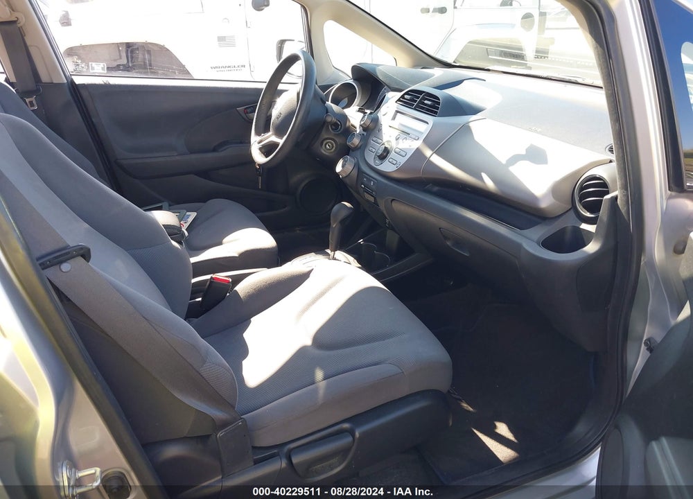 2013 HONDA FIT VIN: JHMGE8H35DC066477