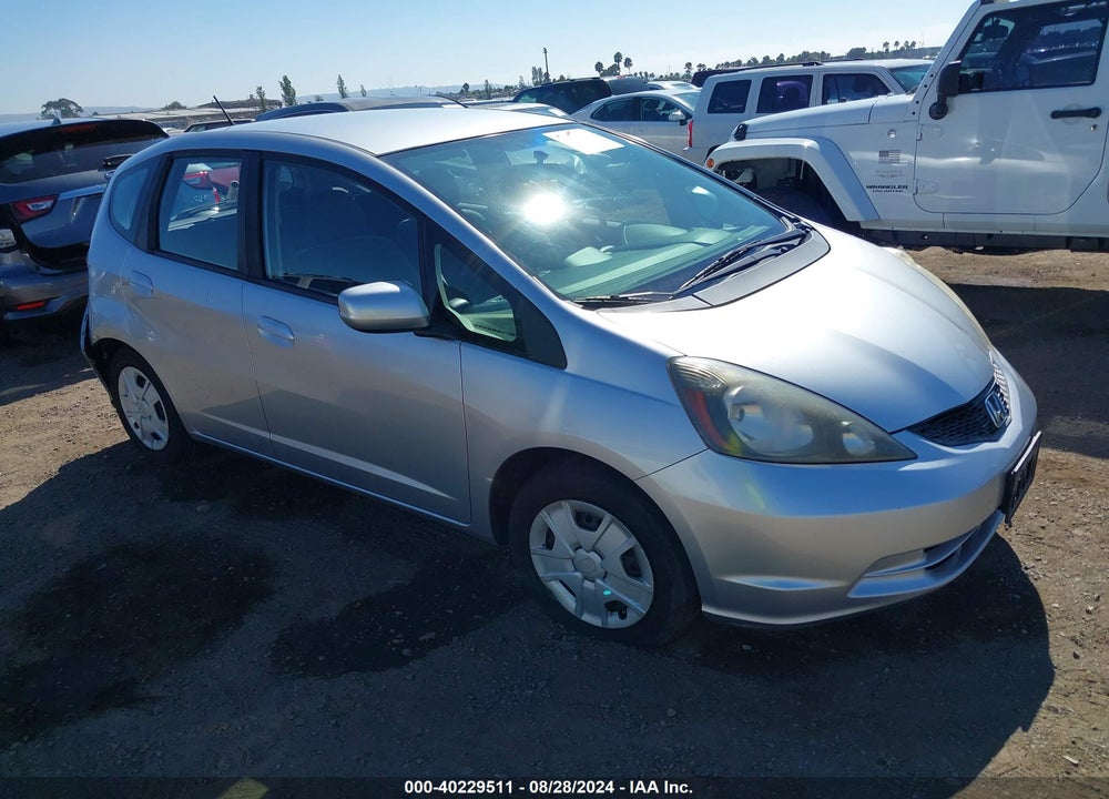 2013 HONDA FIT VIN: JHMGE8H35DC066477