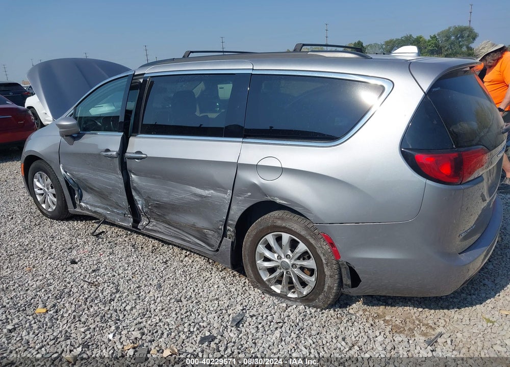 2017 CHRYSLER PACIFICA TOURING L VIN: 2C4RC1BG0HR530243