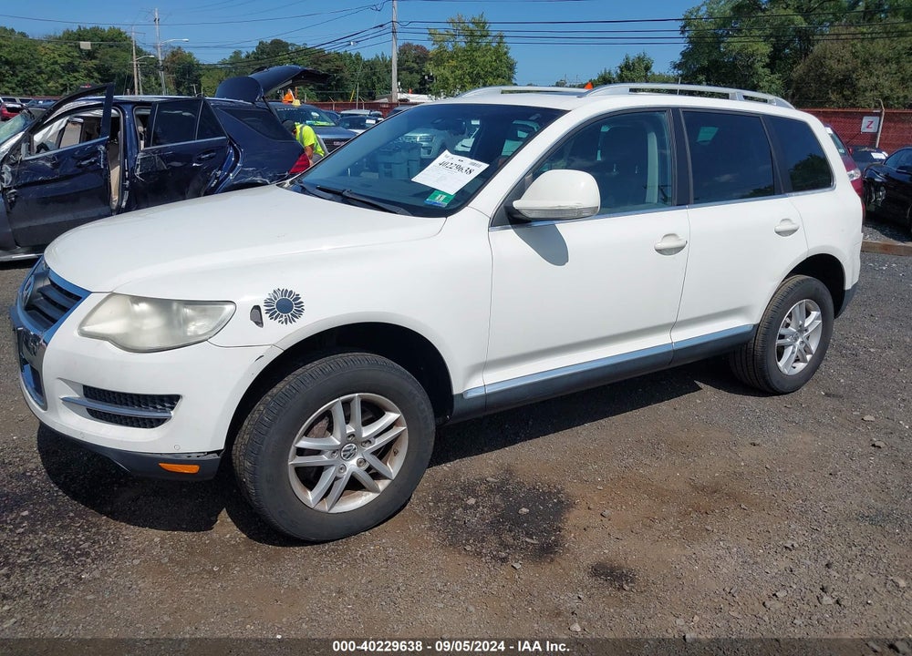 2010 VOLKSWAGEN TOUAREG VR6 FSI VIN: WVGBF7A97AD001732
