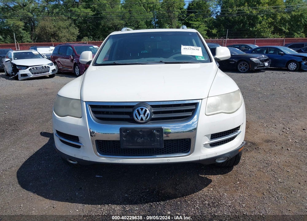 2010 VOLKSWAGEN TOUAREG VR6 FSI VIN: WVGBF7A97AD001732