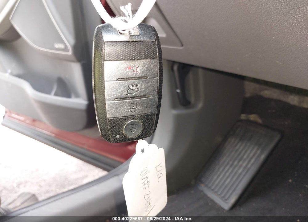 2017 KIA SORENTO 3.3L SX VIN: 5XYPKDA50HG232470