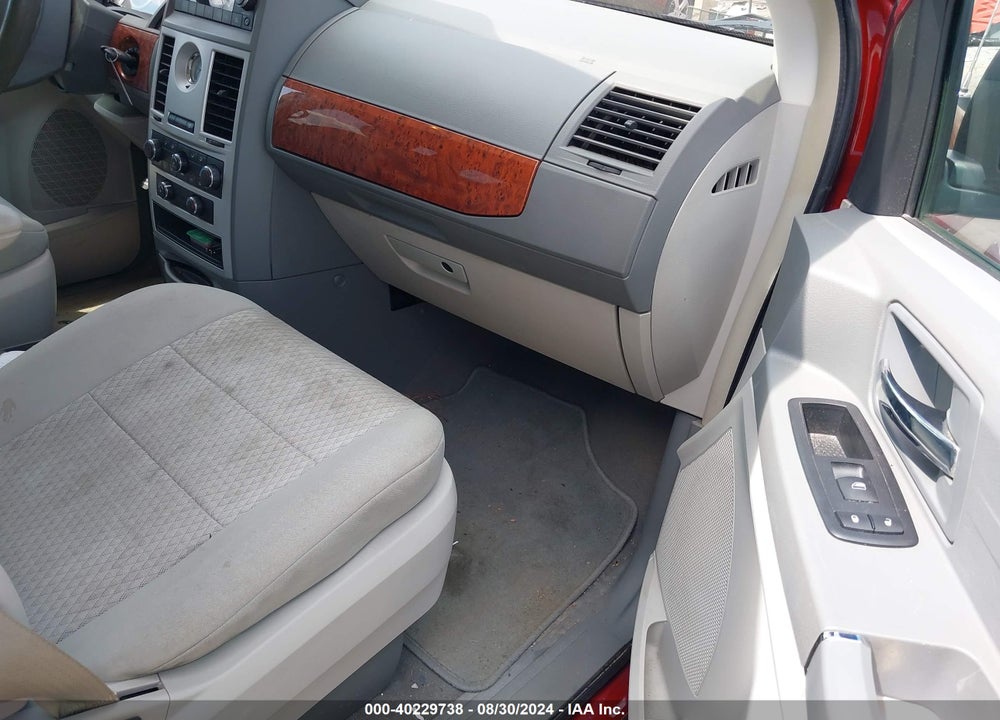 2009 CHRYSLER TOWN & COUNTRY LX VIN: 2A8HR44E69R585698