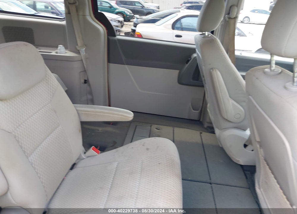 2009 CHRYSLER TOWN & COUNTRY LX VIN: 2A8HR44E69R585698