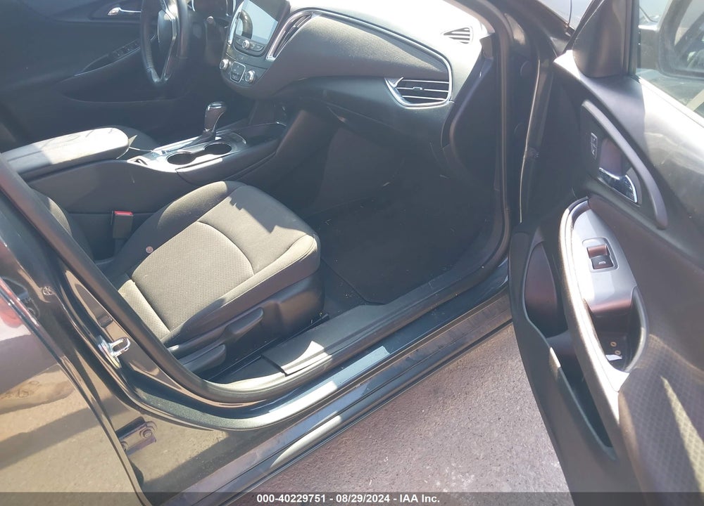 2018 CHEVROLET MALIBU LT VIN: 1G1ZD5ST8JF146430