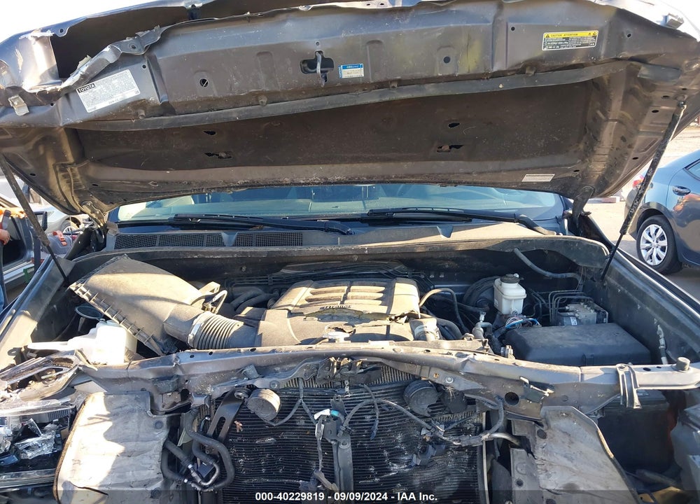 2018 TOYOTA TUNDRA SR5 5.7L V8 VIN: 5TFUY5F12JX706788