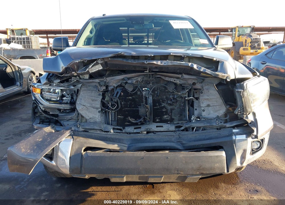2018 TOYOTA TUNDRA SR5 5.7L V8 VIN: 5TFUY5F12JX706788