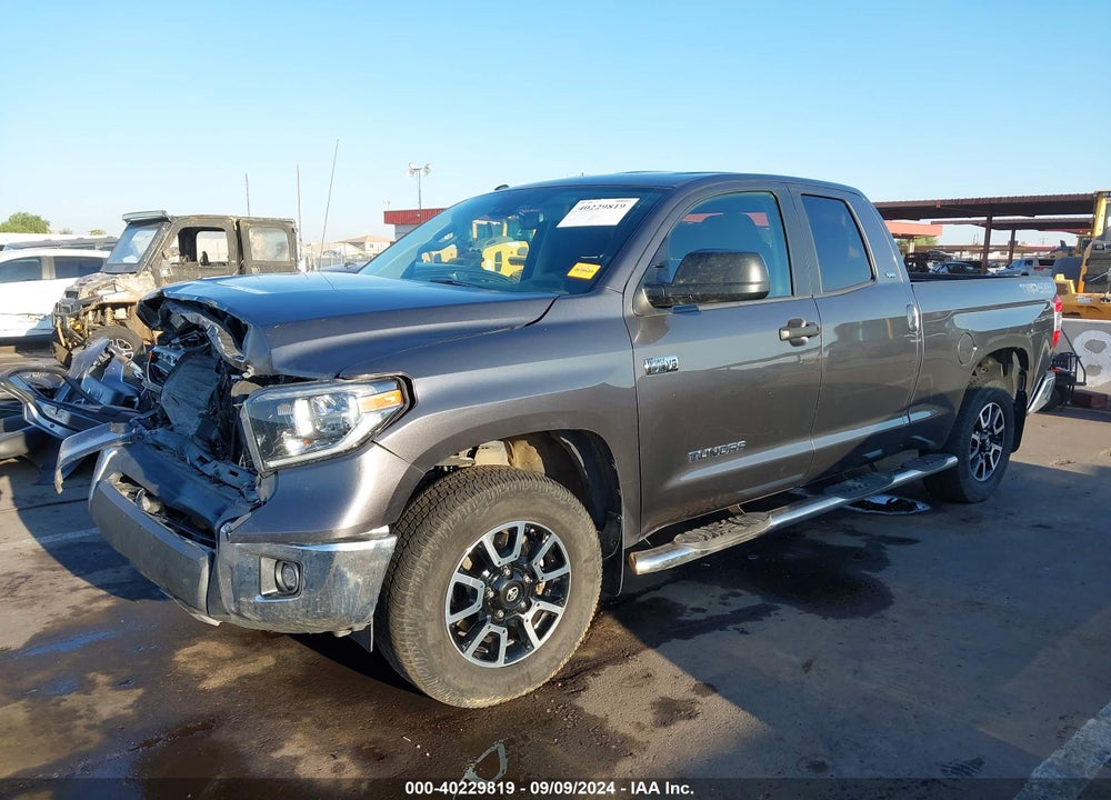 2018 TOYOTA TUNDRA SR5 5.7L V8 VIN: 5TFUY5F12JX706788