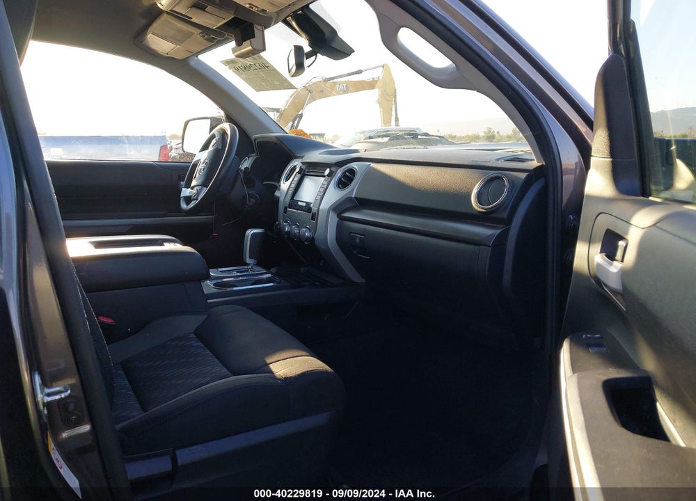 2018 TOYOTA TUNDRA SR5 5.7L V8 VIN: 5TFUY5F12JX706788
