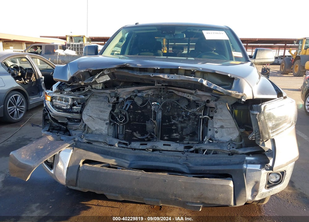 2018 TOYOTA TUNDRA SR5 5.7L V8 VIN: 5TFUY5F12JX706788
