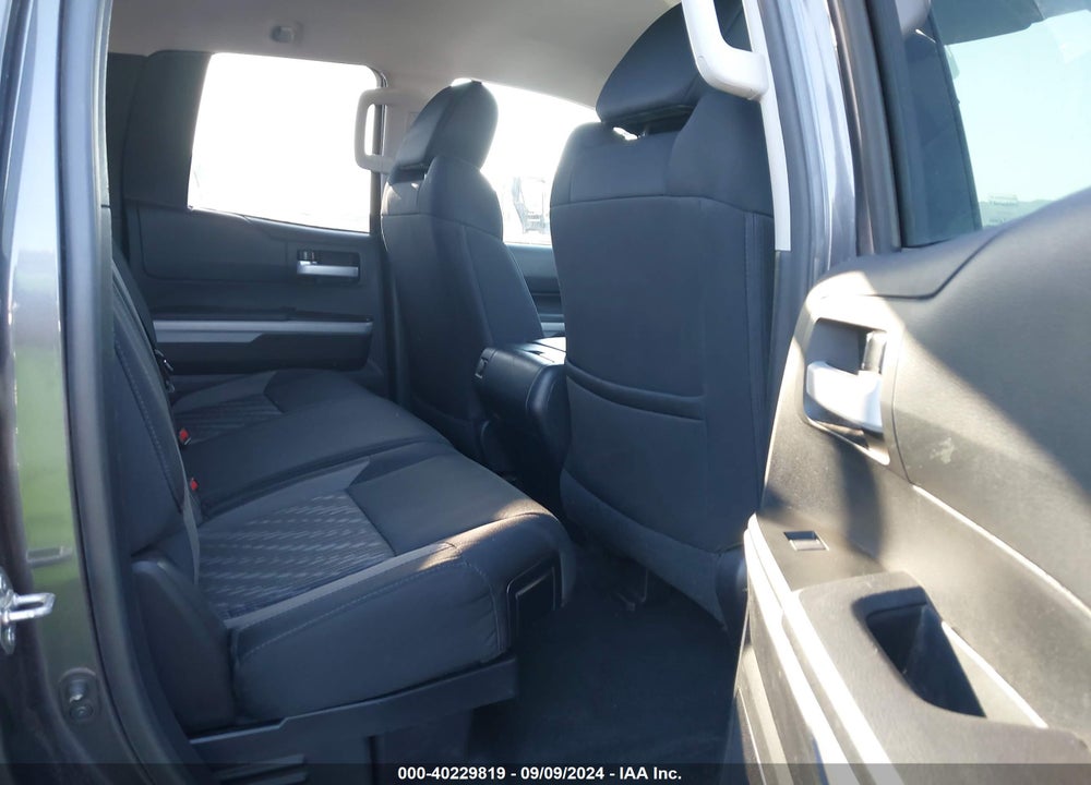 2018 TOYOTA TUNDRA SR5 5.7L V8 VIN: 5TFUY5F12JX706788